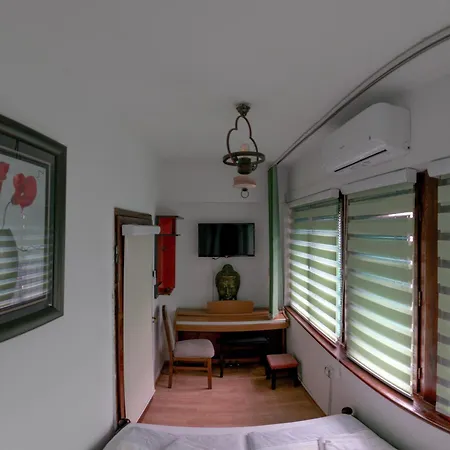 Апартаменты Pink Houdini *