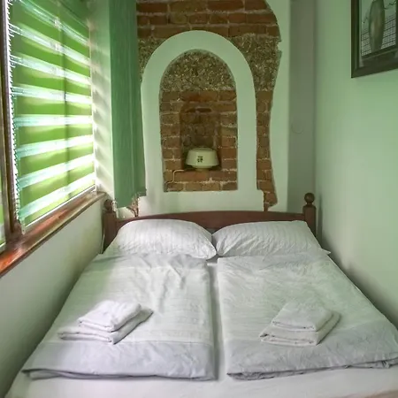 Pink Houdini Sarajevo